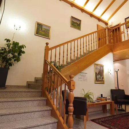 מלון Liederbacher Hof *